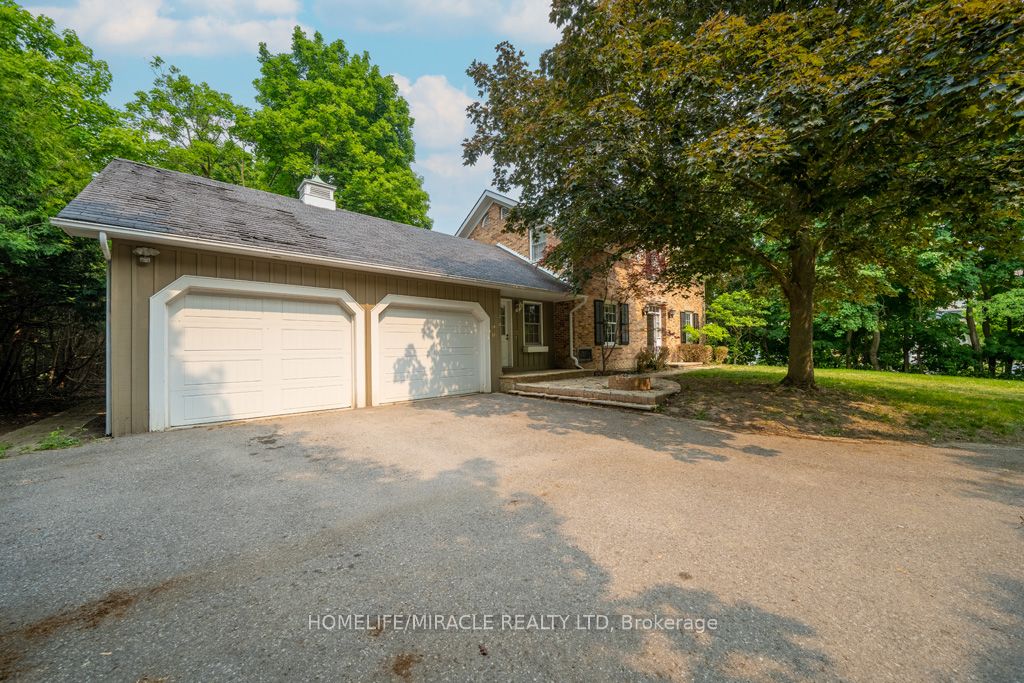 10 Houghton Boulevard