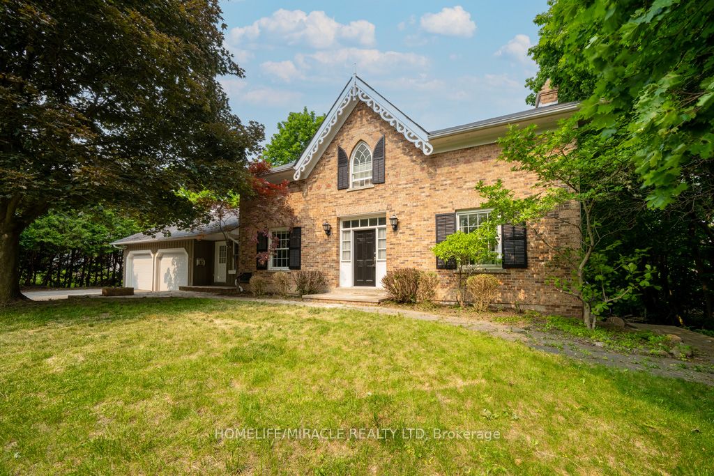 10 Houghton Boulevard