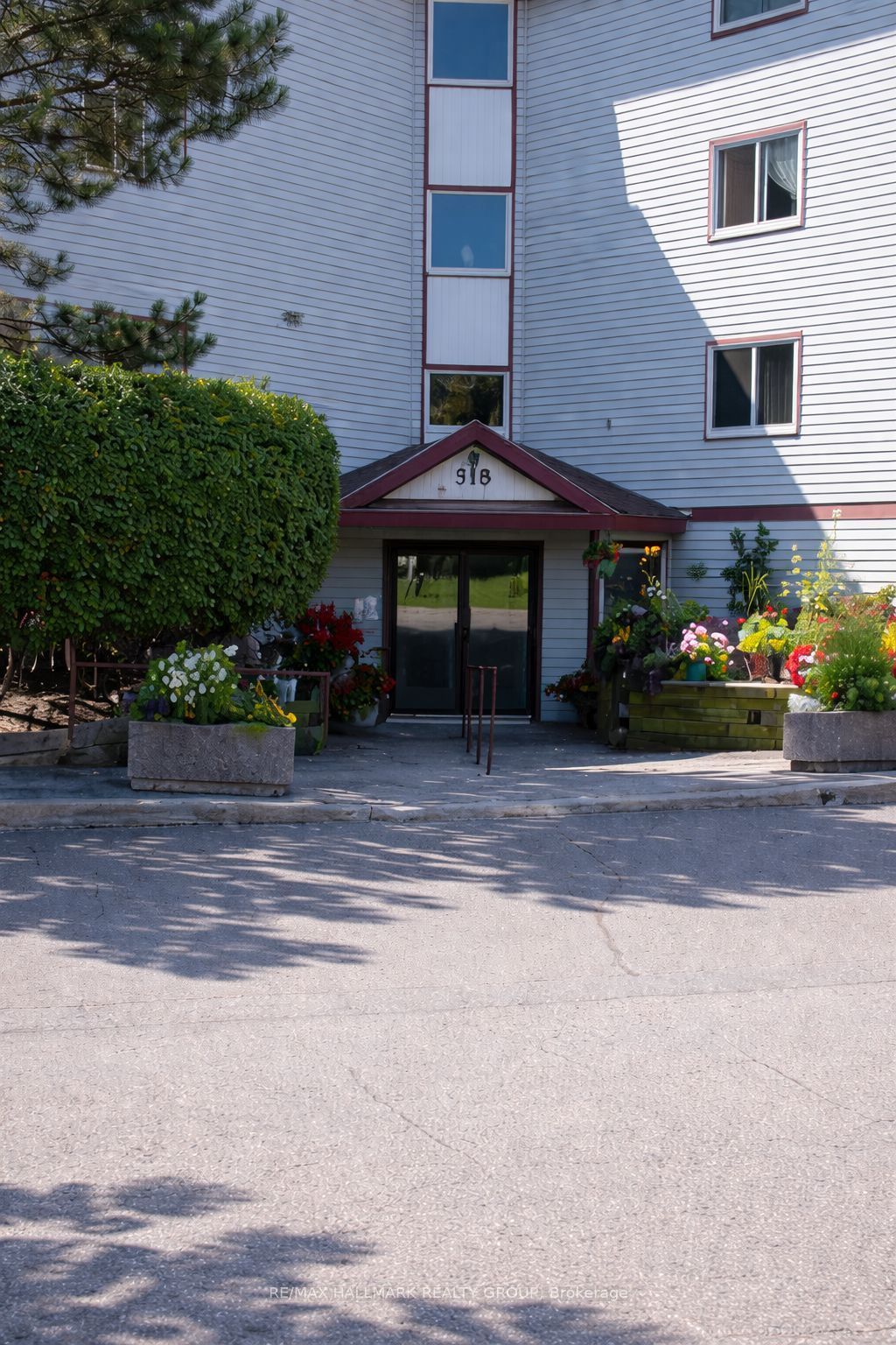 Photo of 318 LORRY GREENBERG Drive #302, Hunt Club - South Keys and Area, ON K1T 2R5 (MLS # X12796308)