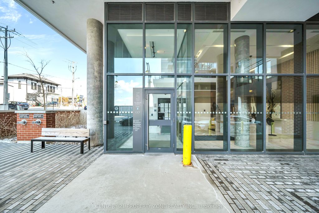 Photo of 5 WELLINGTON Street #1612, Kitchener, ON N2G 0E3 (MLS # X13045758)