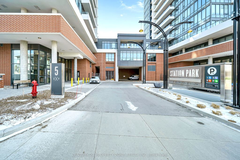 Photo of 5 WELLINGTON Street #1612, Kitchener, ON N2G 0E3 (MLS # X13045758)