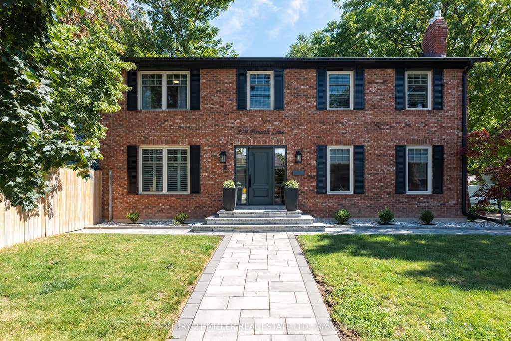 Photo of 579 Fourth Line, Oakville, ON L6L 5B1 (MLS # W13701108)