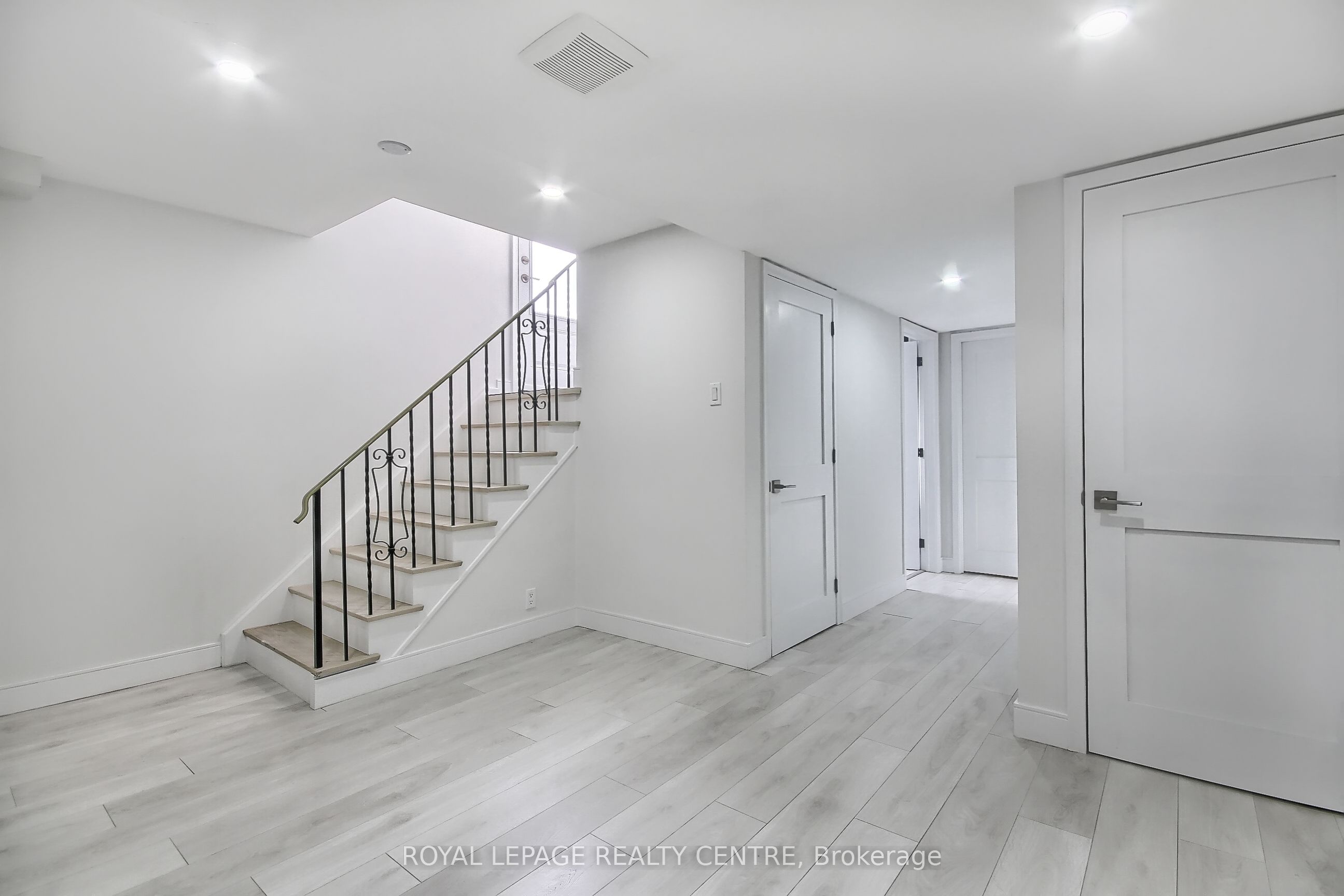 2320 Hensall Street Lower