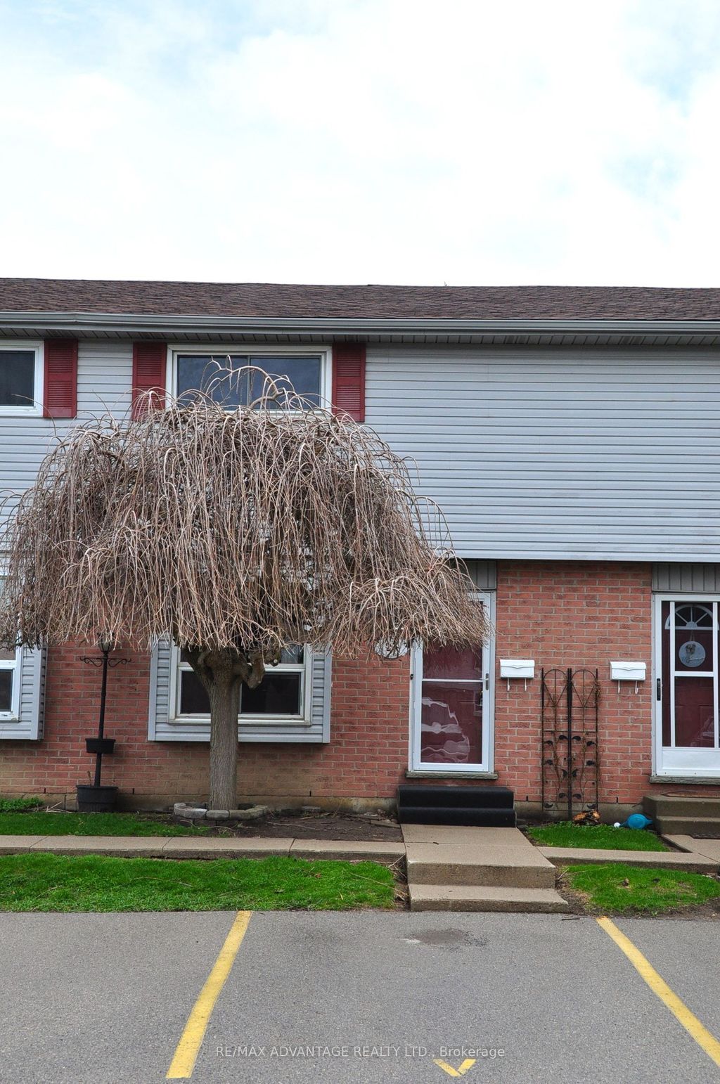 Photo of 1430 Jalna Boulevard #27, London South, ON N6E 3C1 (MLS # X13038488)