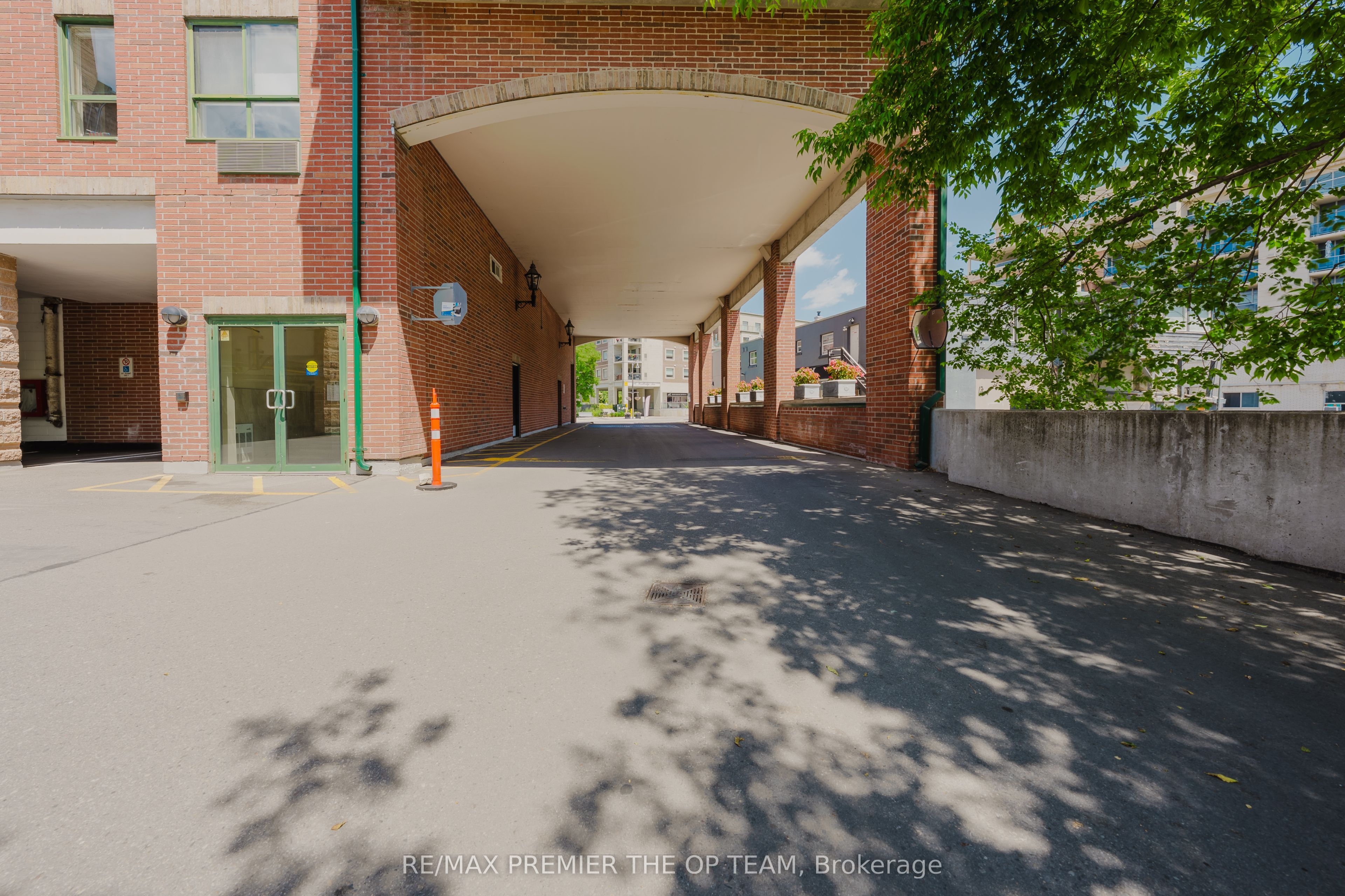 121 Woodbridge Avenue 321