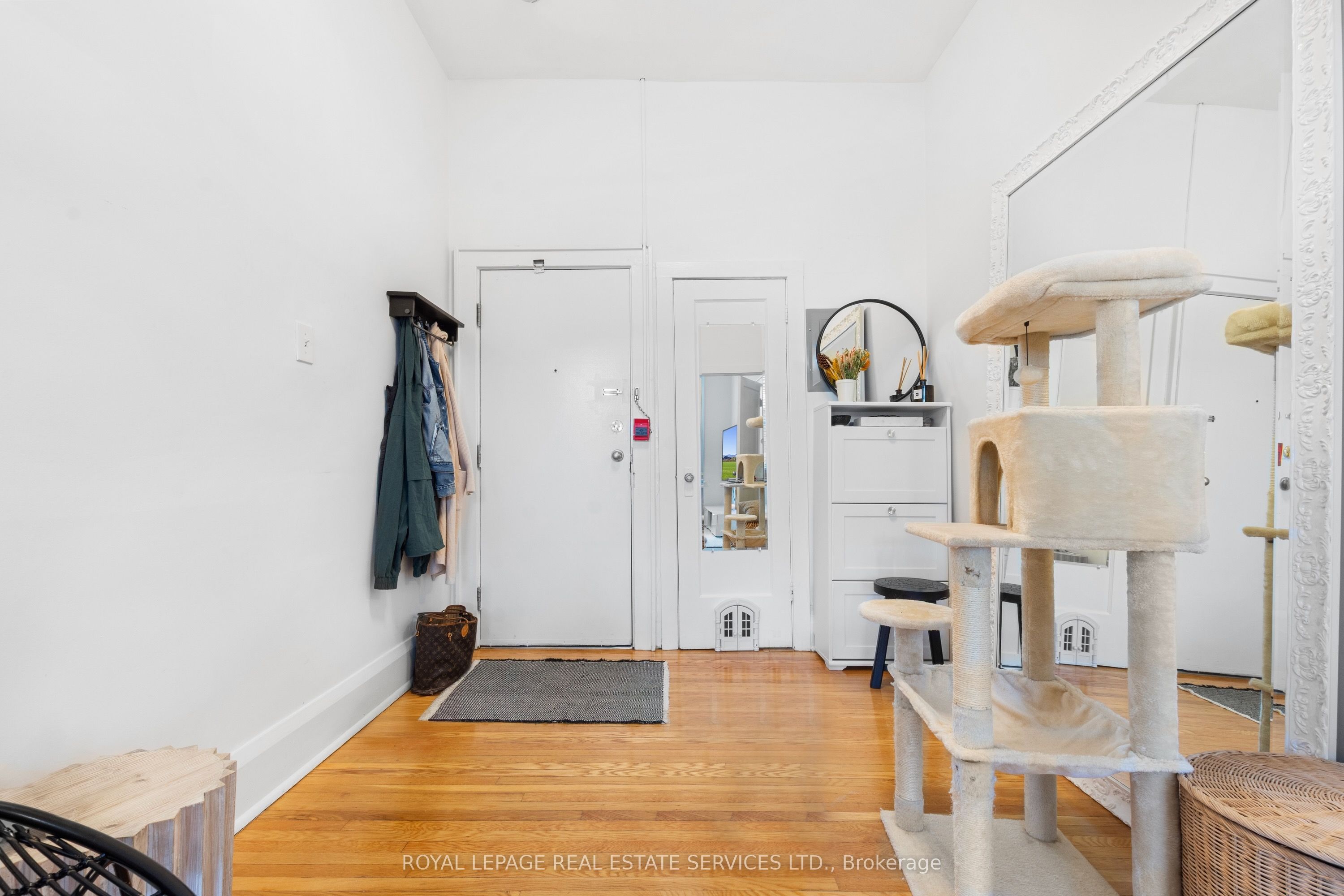 179 Lakeshore Road E 2