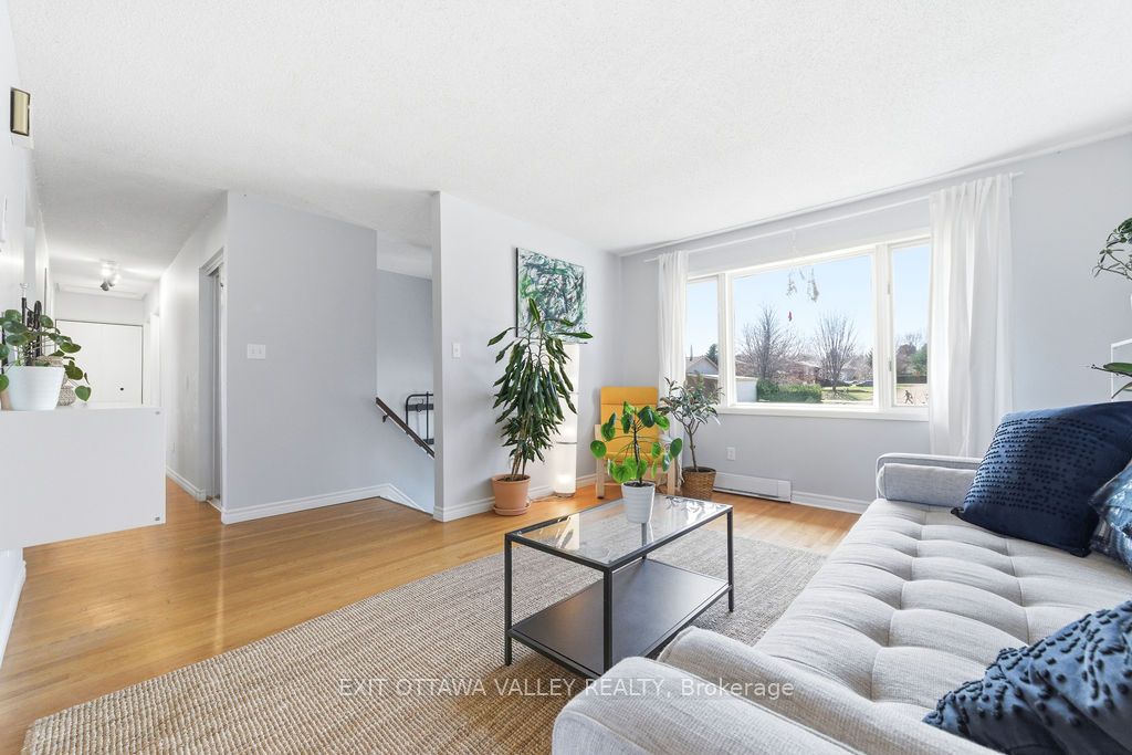 587 Alfred Street E - Photo 4
