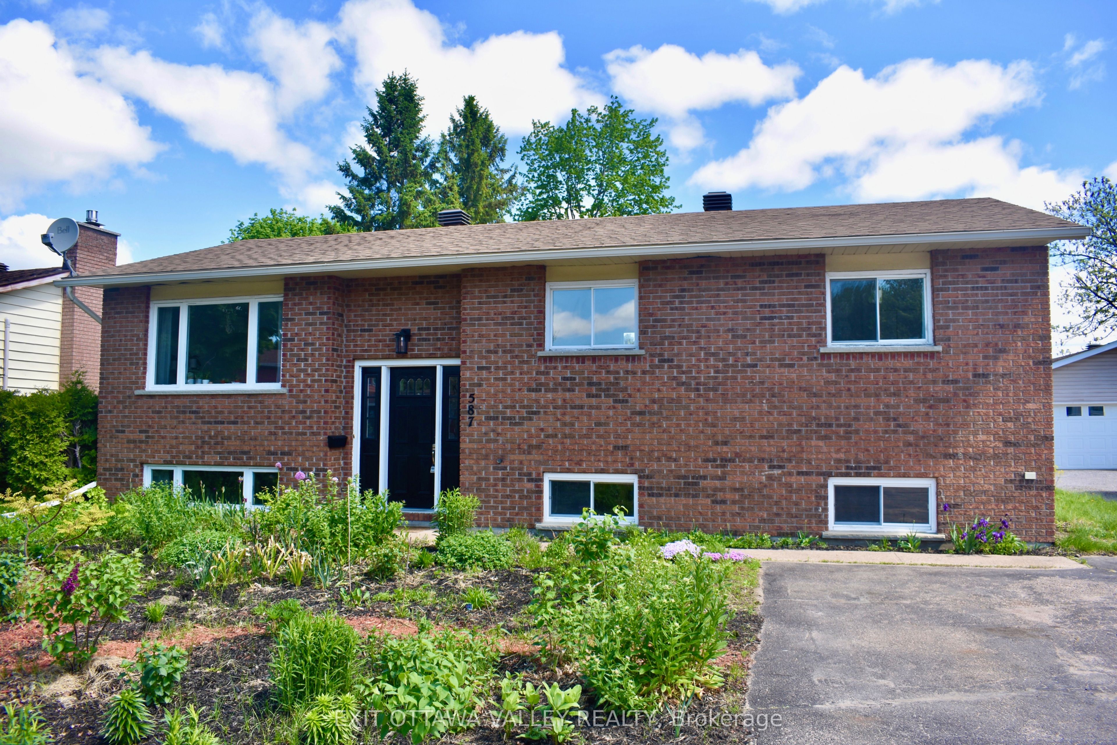 587 Alfred Street E - Photo 2