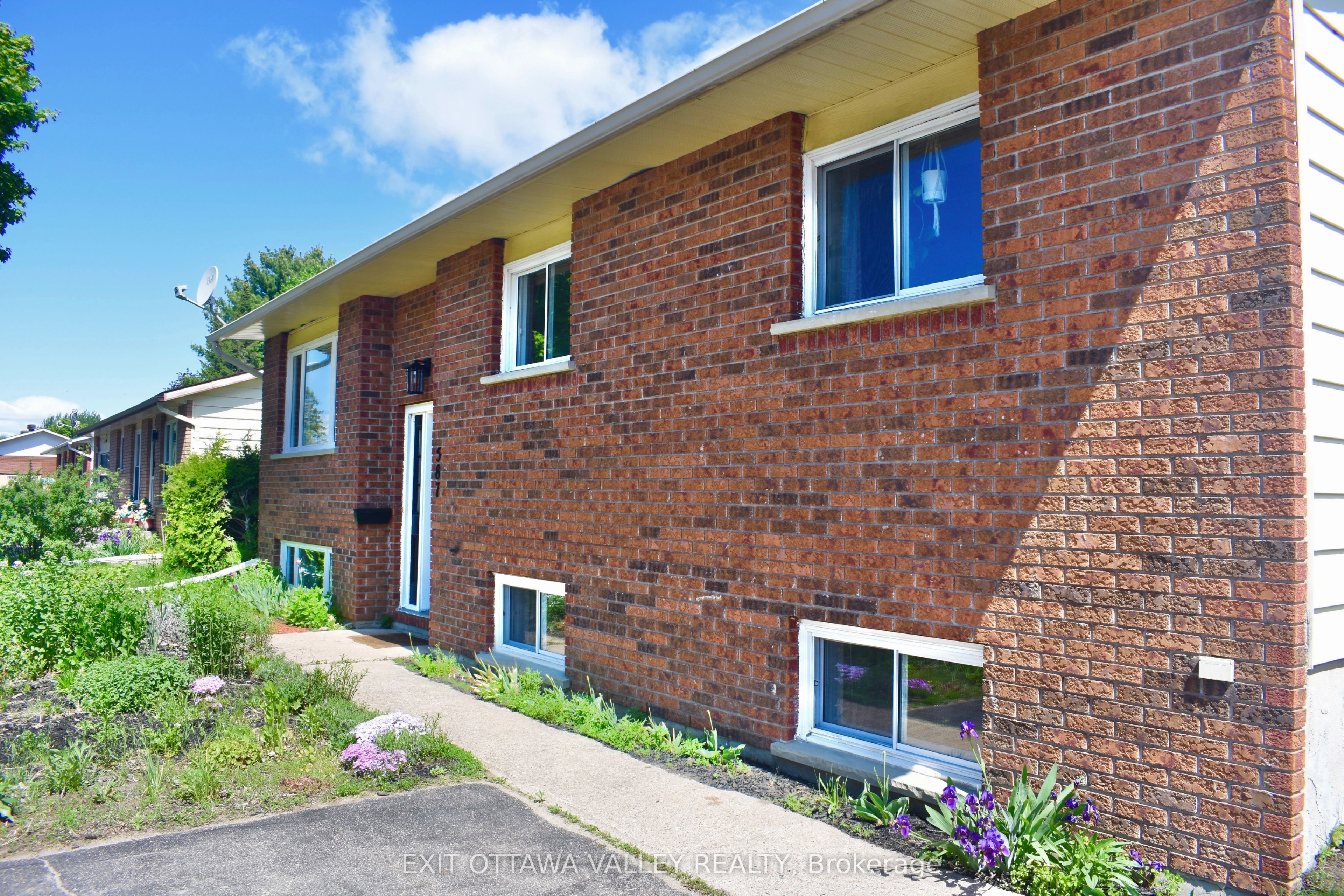 587 Alfred Street E - Photo 3