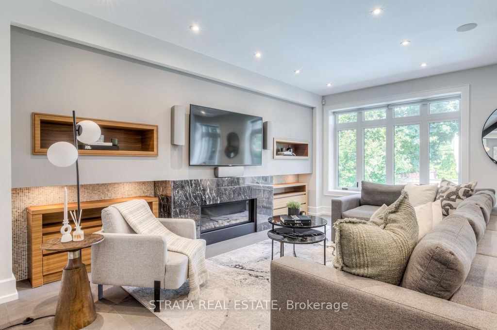 Photo of 33 Shadwick Drive, Toronto, ON M9R 2V6 (MLS # W12535664)
