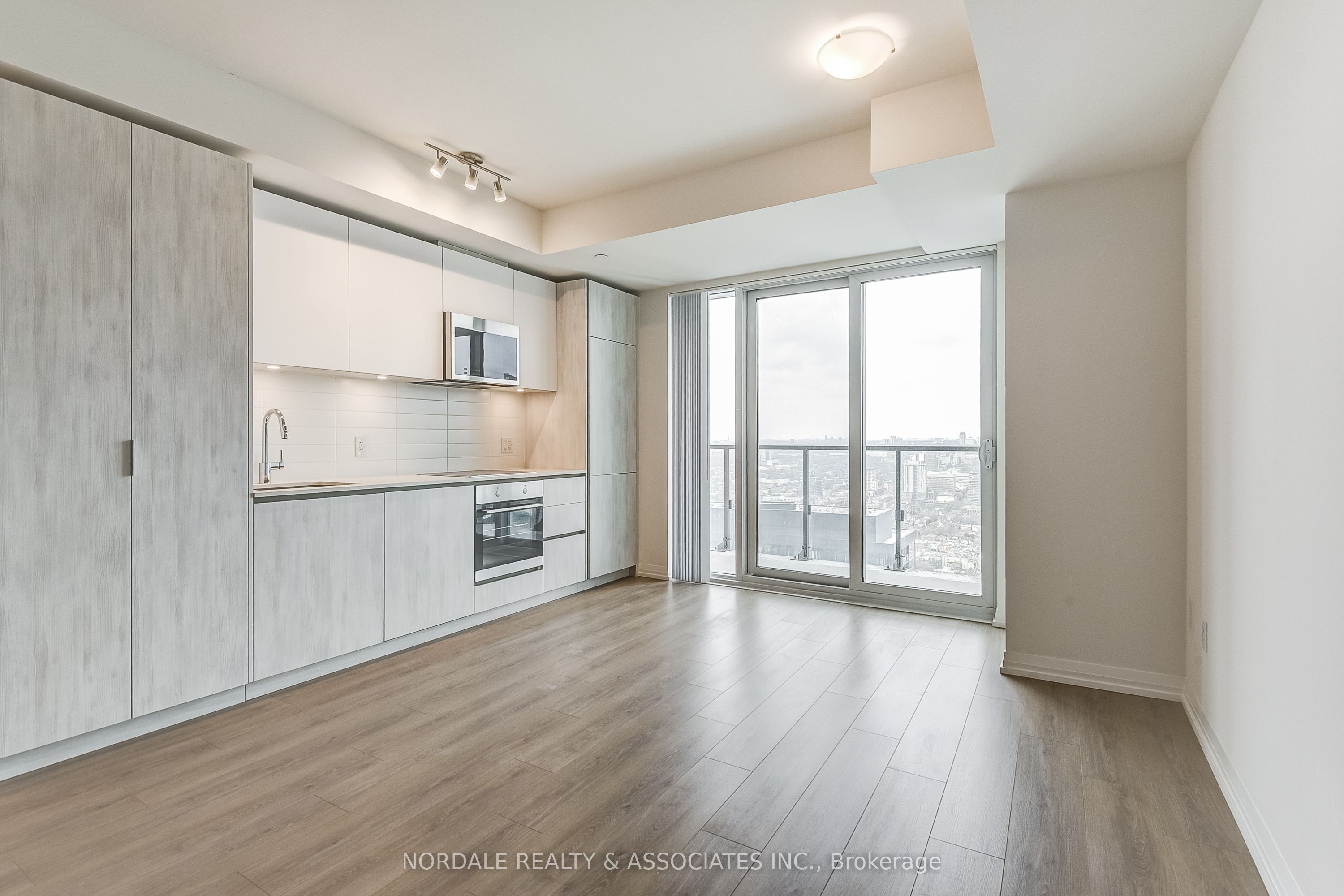 28 Widmer Street 2727