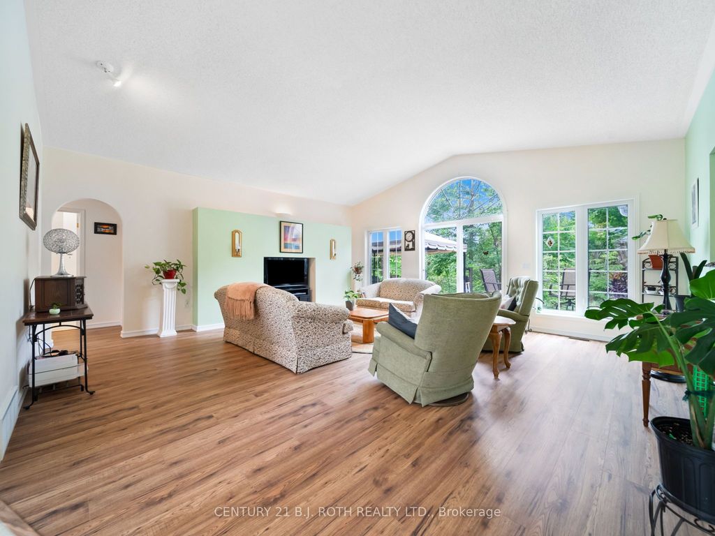 Photo of 4 Beechwood Crescent, Oro-Medonte, ON L0L 1T0 (MLS # S12501198)