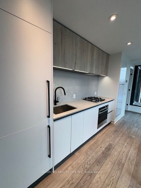 2625 Dundas Street W 514