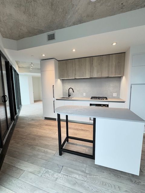 2625 Dundas Street W 514