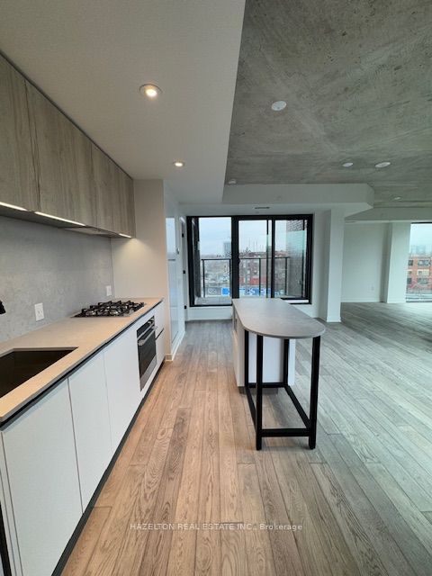 2625 Dundas Street W 514