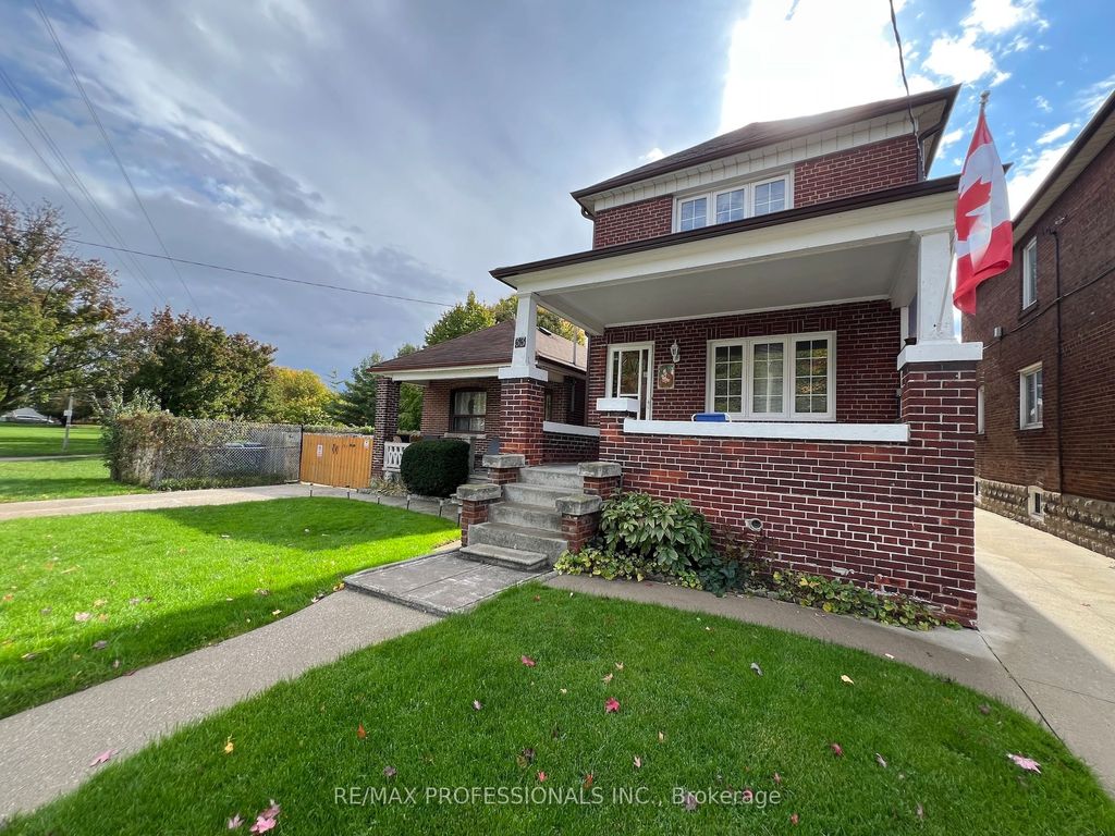 Photo of 33 Chandos Avenue, Toronto, ON M6H 2E6 (MLS # W12594780)