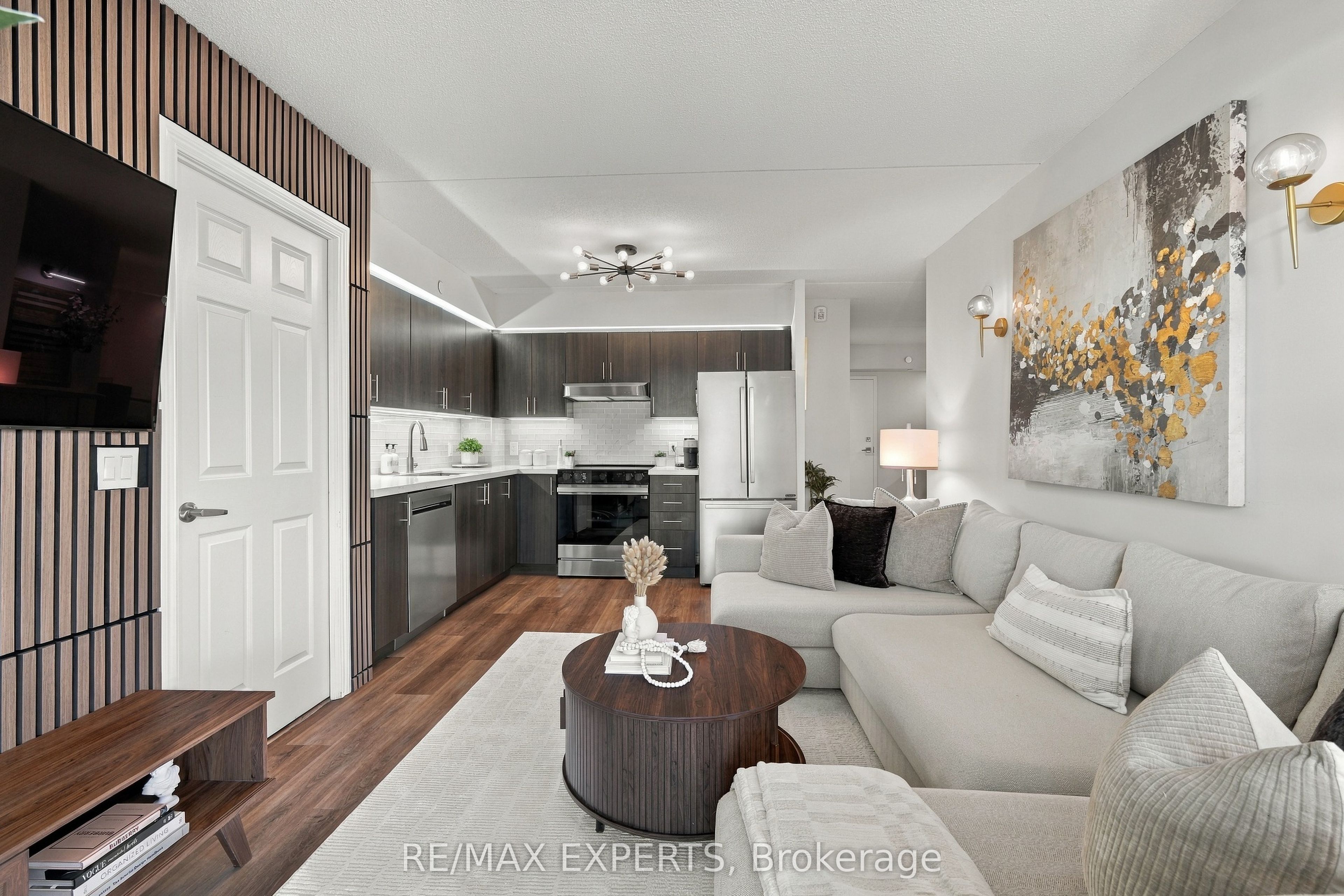 716 Main Street 210