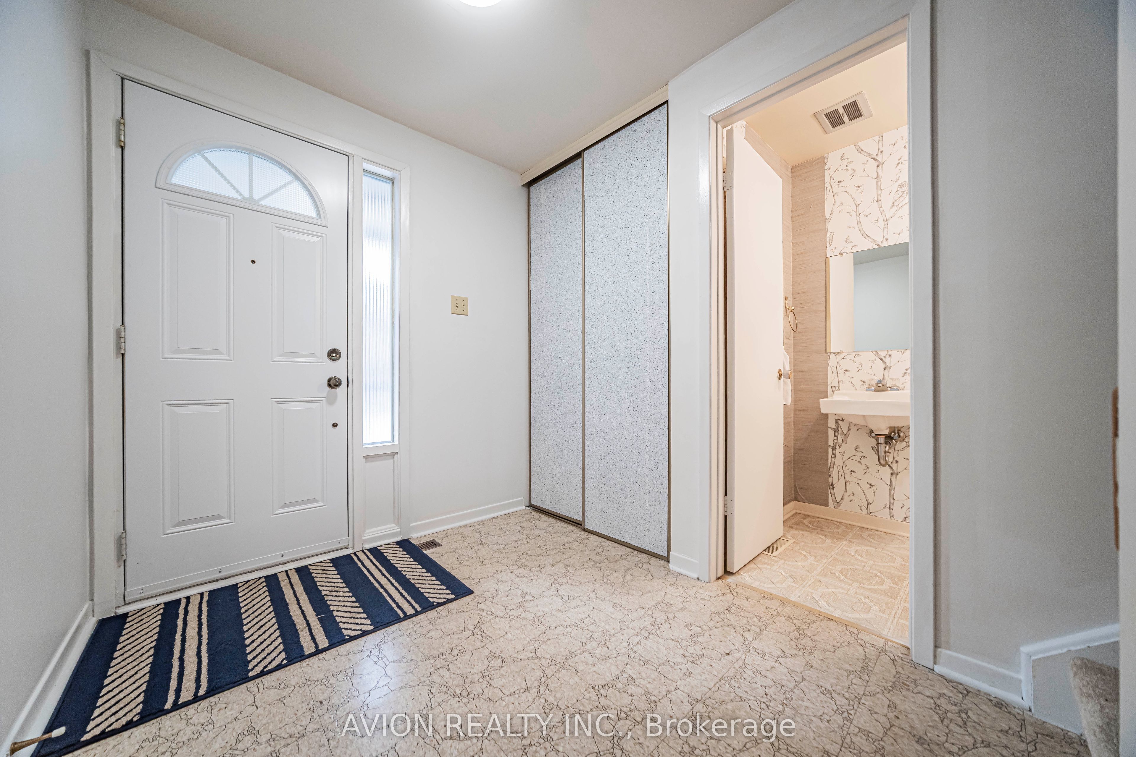 646 Village Parkway 23