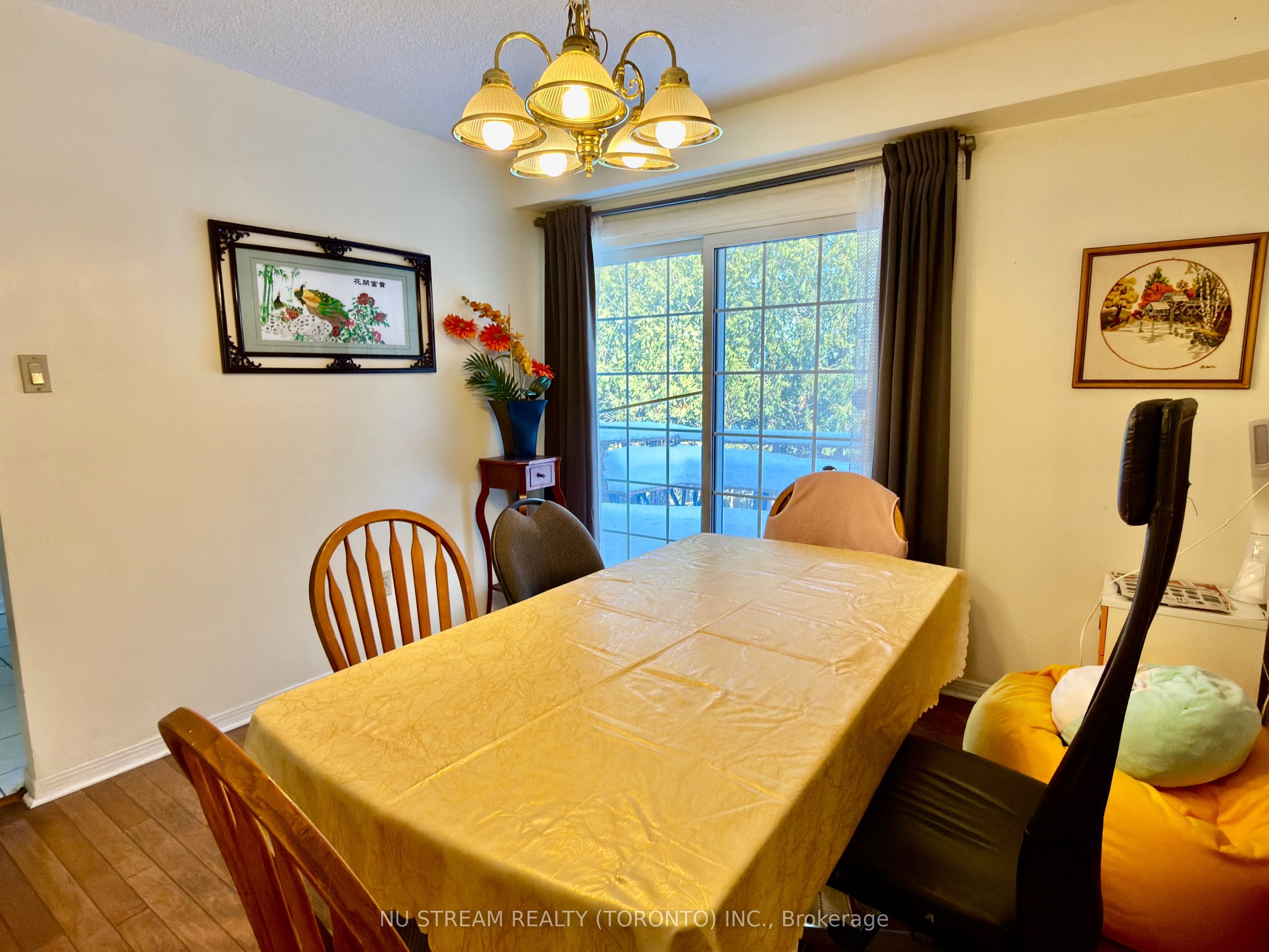 39 - 653 Village Parkway