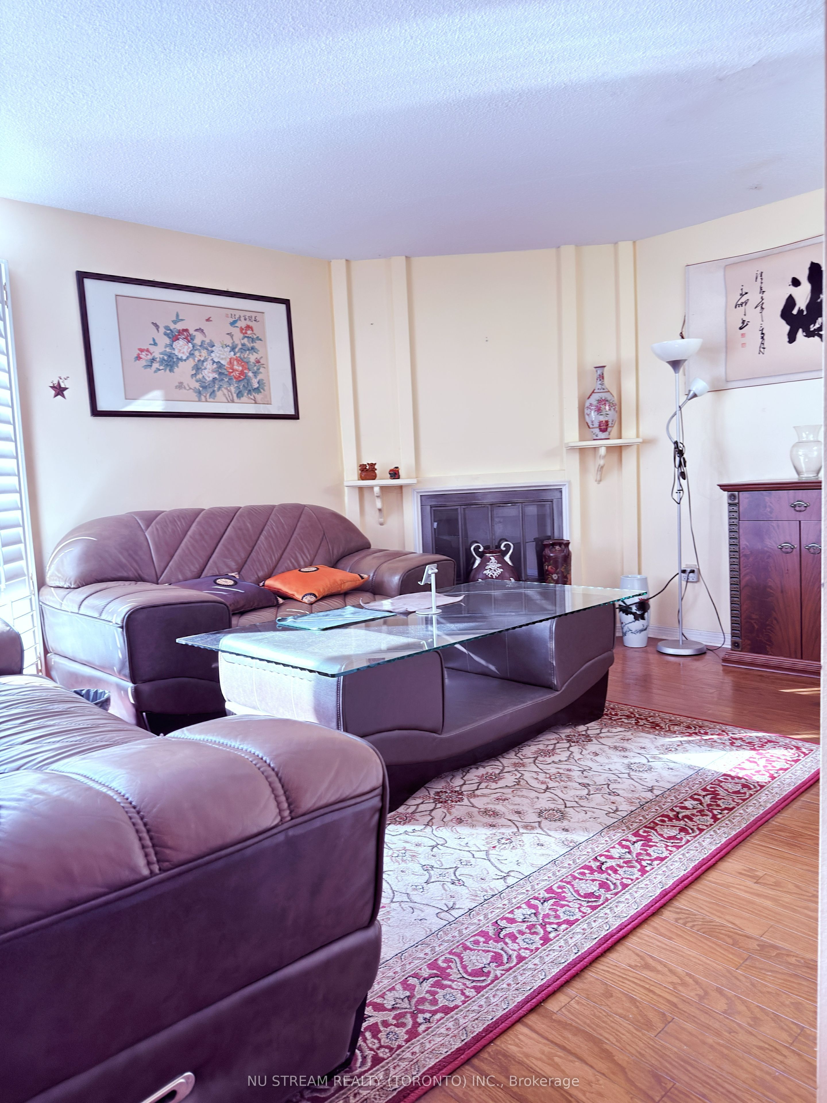 39 - 653 Village Parkway