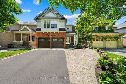Photo of 39 Woodroof Crescent, Aurora, ON L4G 7H6 (MLS # N12471775)