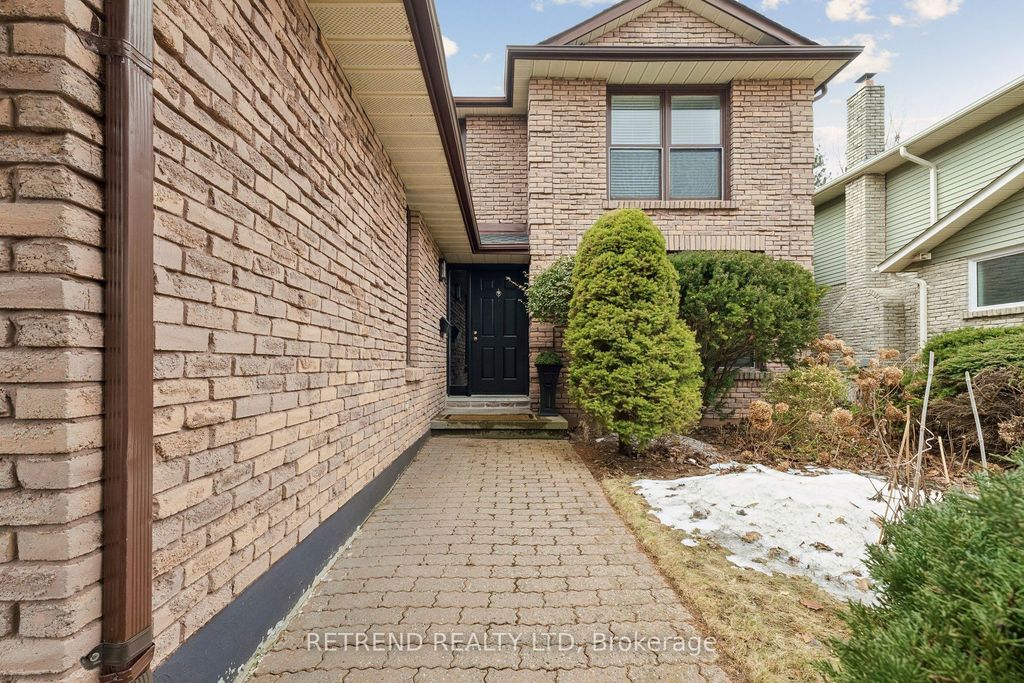 Photo of 262 Athabasca Street, Oshawa, ON L1H 8E4 (MLS # E12922266)