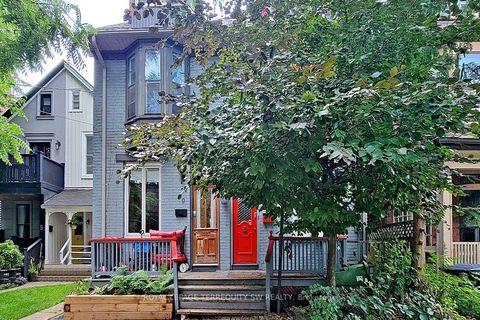 11 Olive Avenue Toronto ON M6G 1T7