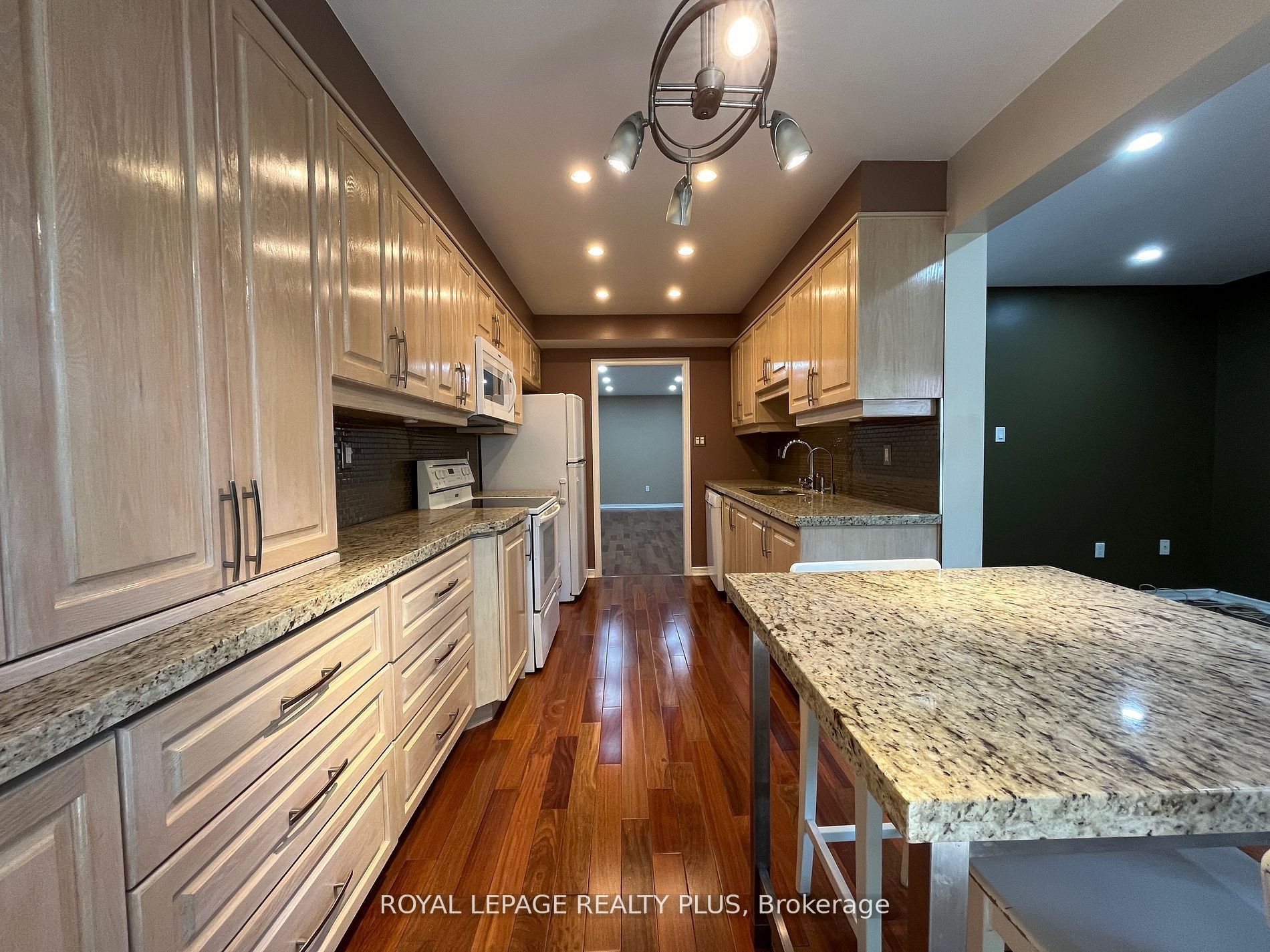 2555 Thomas Street 26