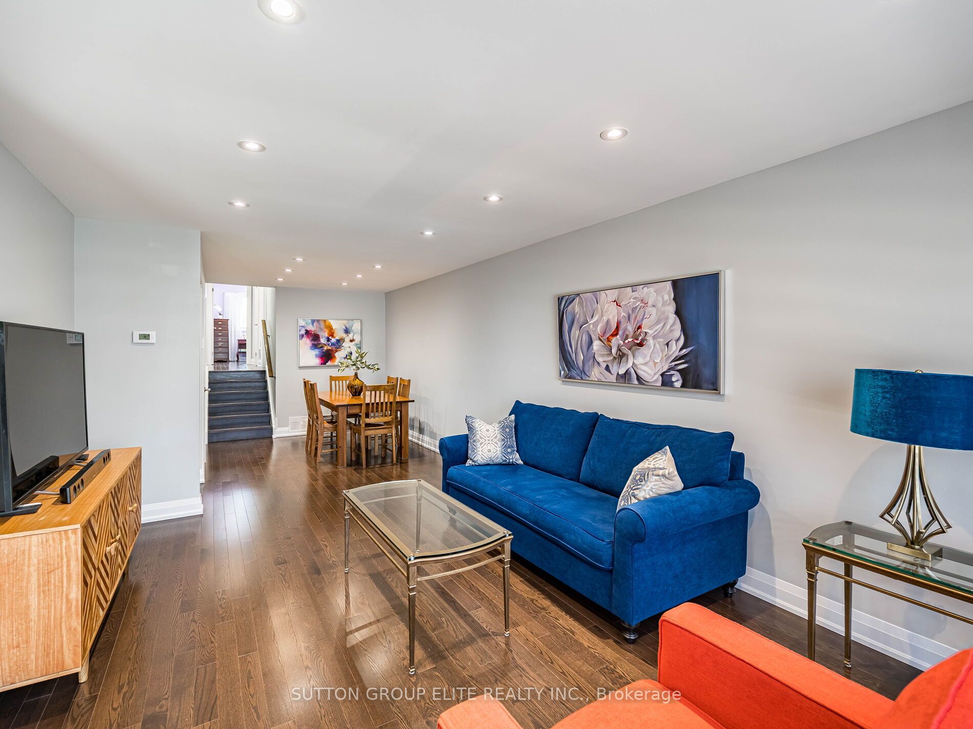 852 Consort Crescent