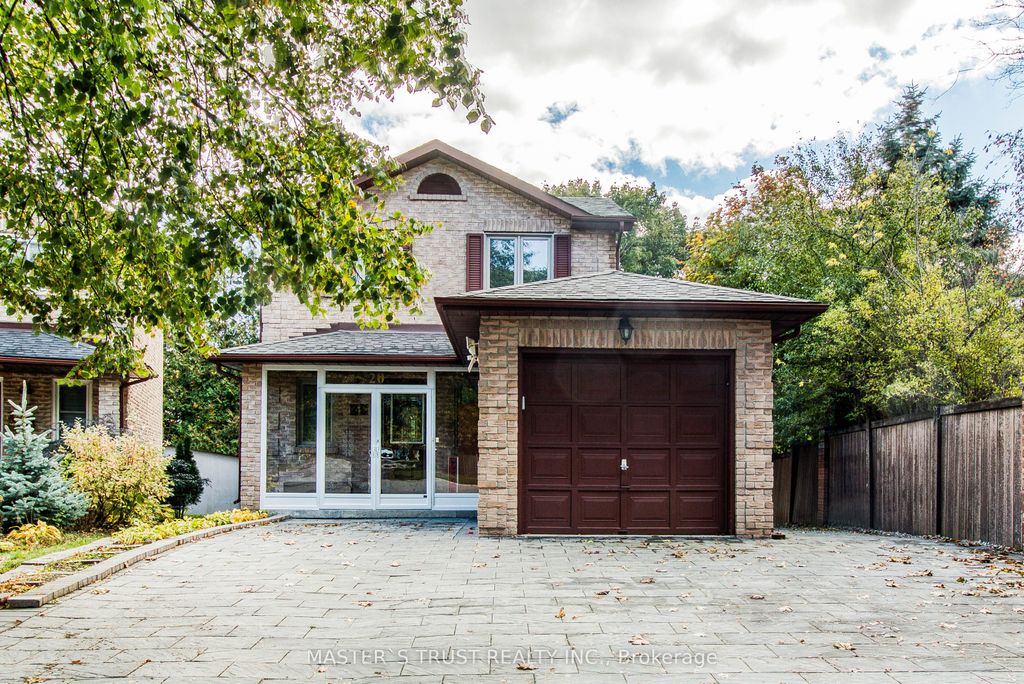 Photo of 20 Valhalla Court, Aurora, ON L4G 5W3 (MLS # N12907048)