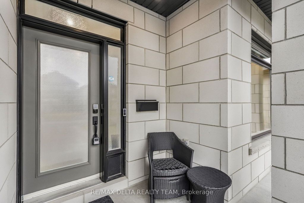 Photo of 39 Angel Heights, Stittsville - Munster - Richmond, ON K2S 2N2 (MLS # X13158856)
