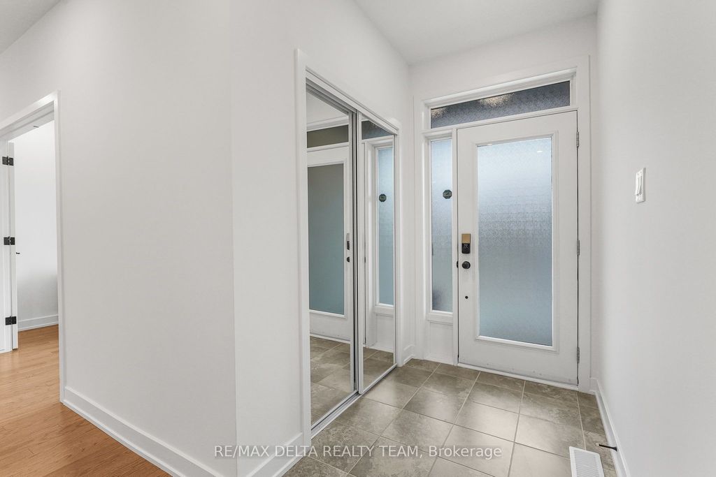 Photo of 39 Angel Heights, Stittsville - Munster - Richmond, ON K2S 2N2 (MLS # X13158856)