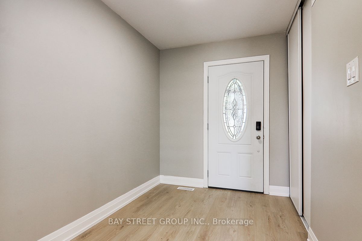 17 Newdawn Crescent