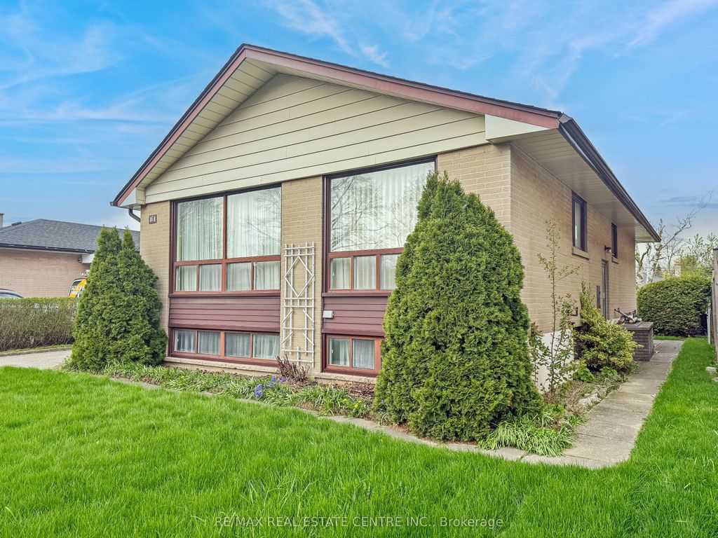 Photo of 8 Powburn Place, Toronto, ON M9R 2C6 (MLS # W13079676)