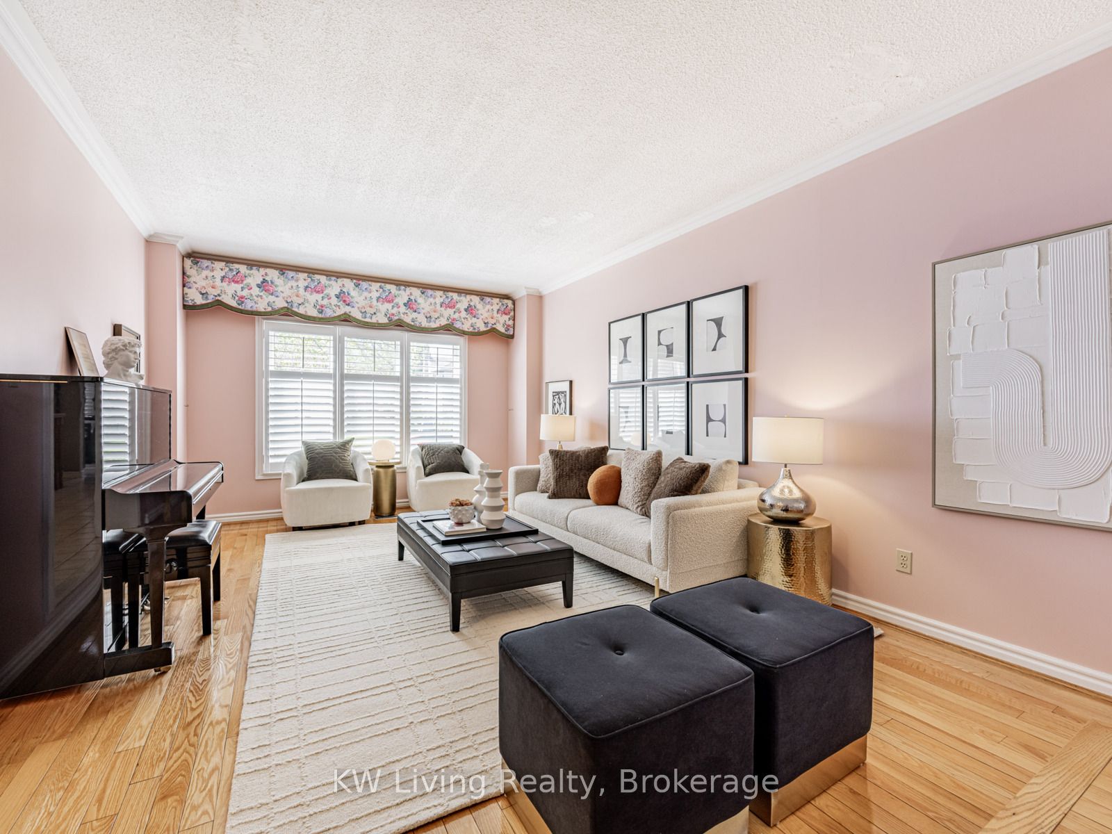 6 Ellingwood Court