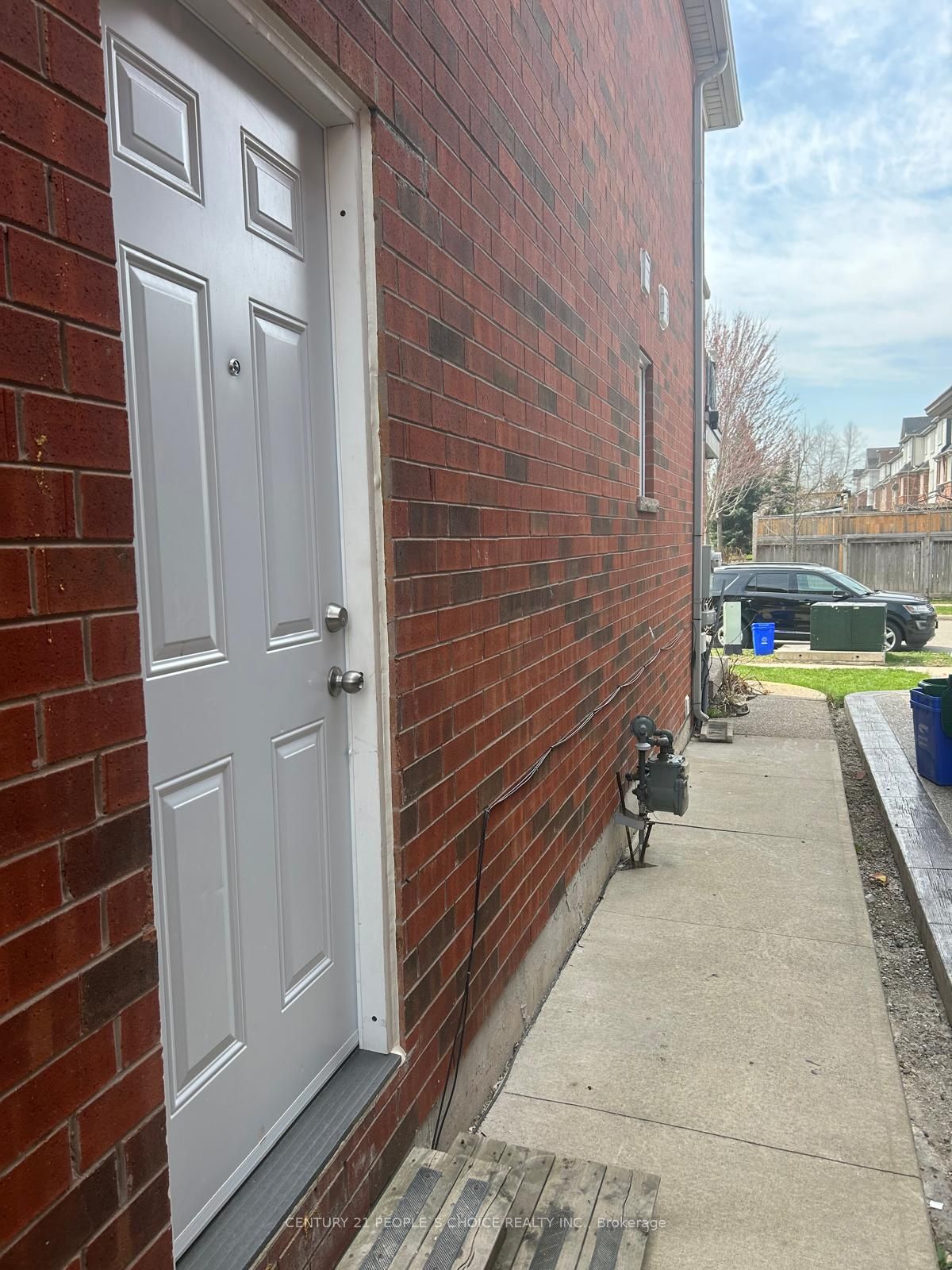 569 Willmott Crescent BSMT