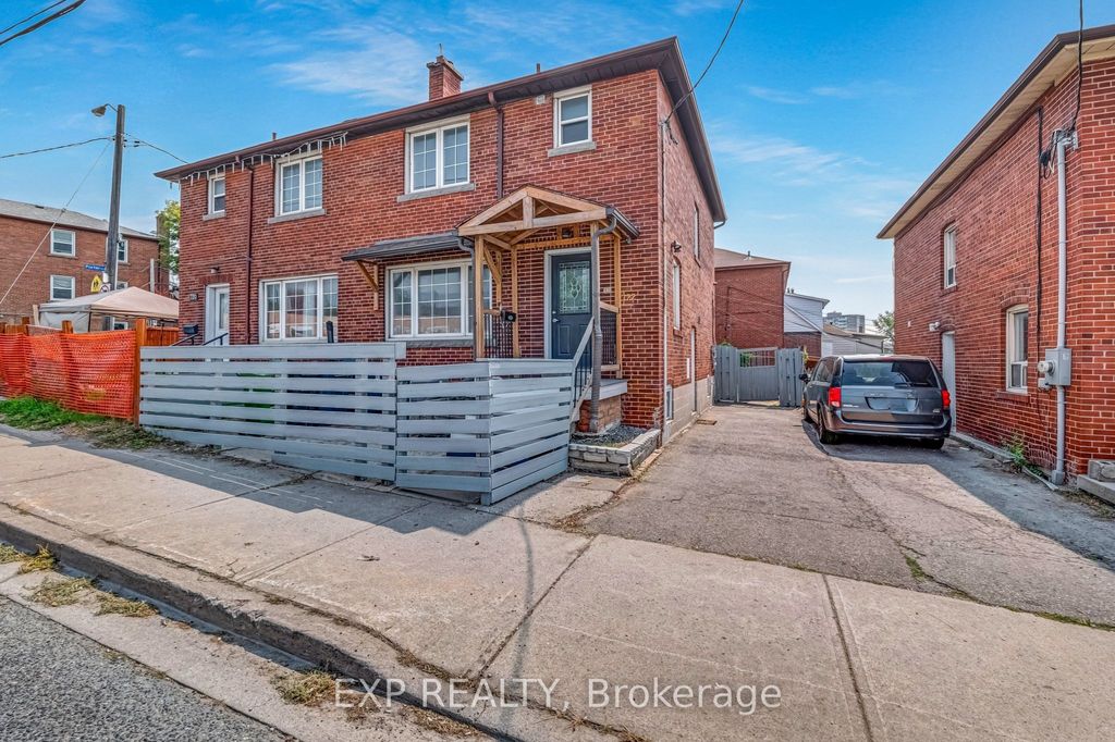 Photo of 722 Weston Road, Toronto, ON M6N 3R5 (MLS # W12411358)