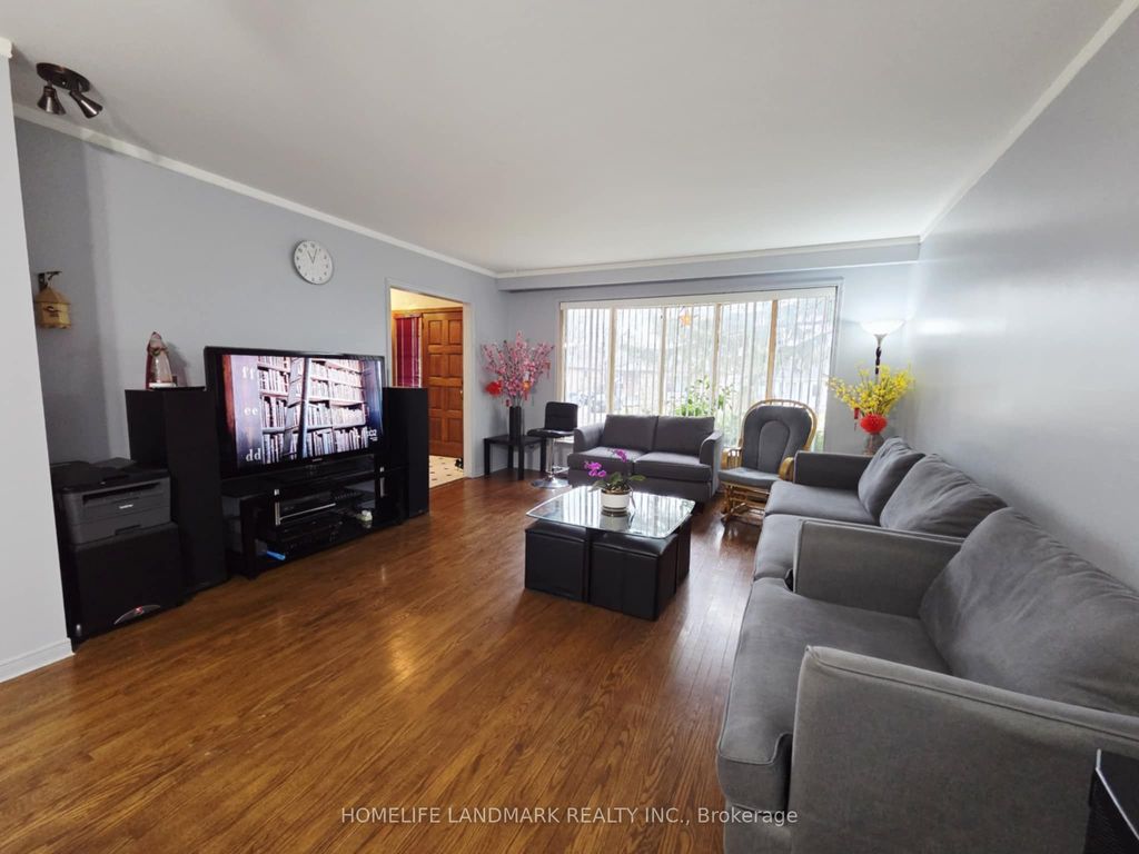 Photo of 7 Burtonwood Crescent, Toronto, ON M9V 3L9 (MLS # W12873328)