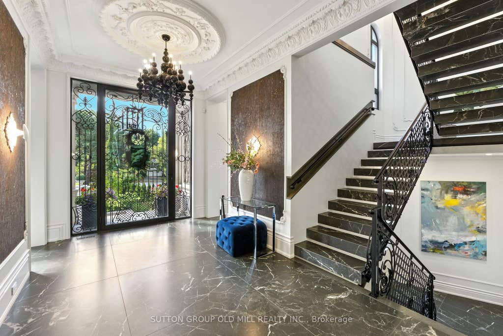 Photo of 10 Hillavon Drive, Toronto, ON M9B 2P5 (MLS # W13609694)