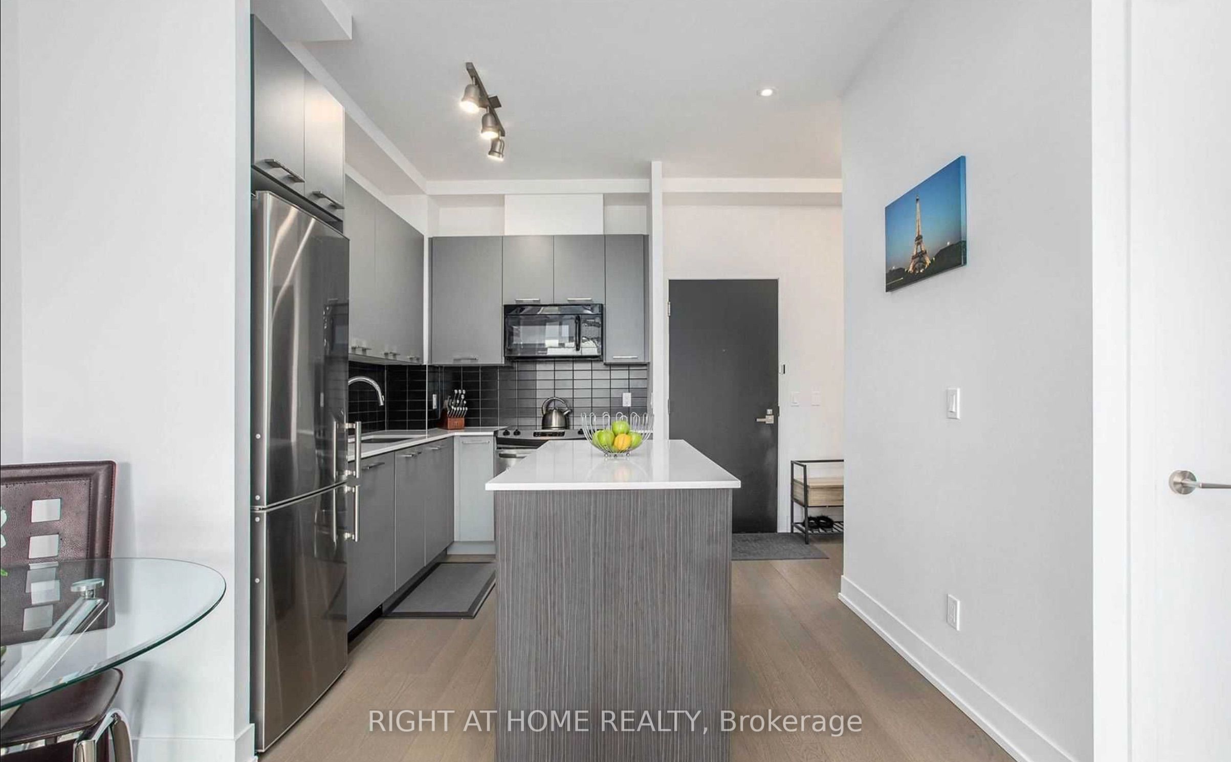 9471 Yonge Street 316