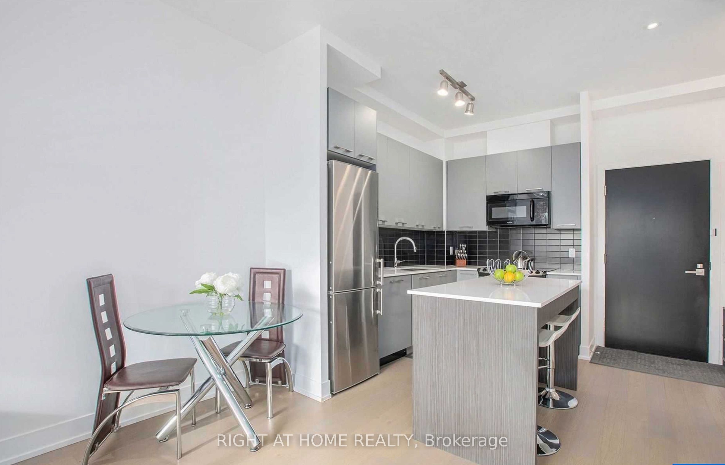 9471 Yonge Street 316
