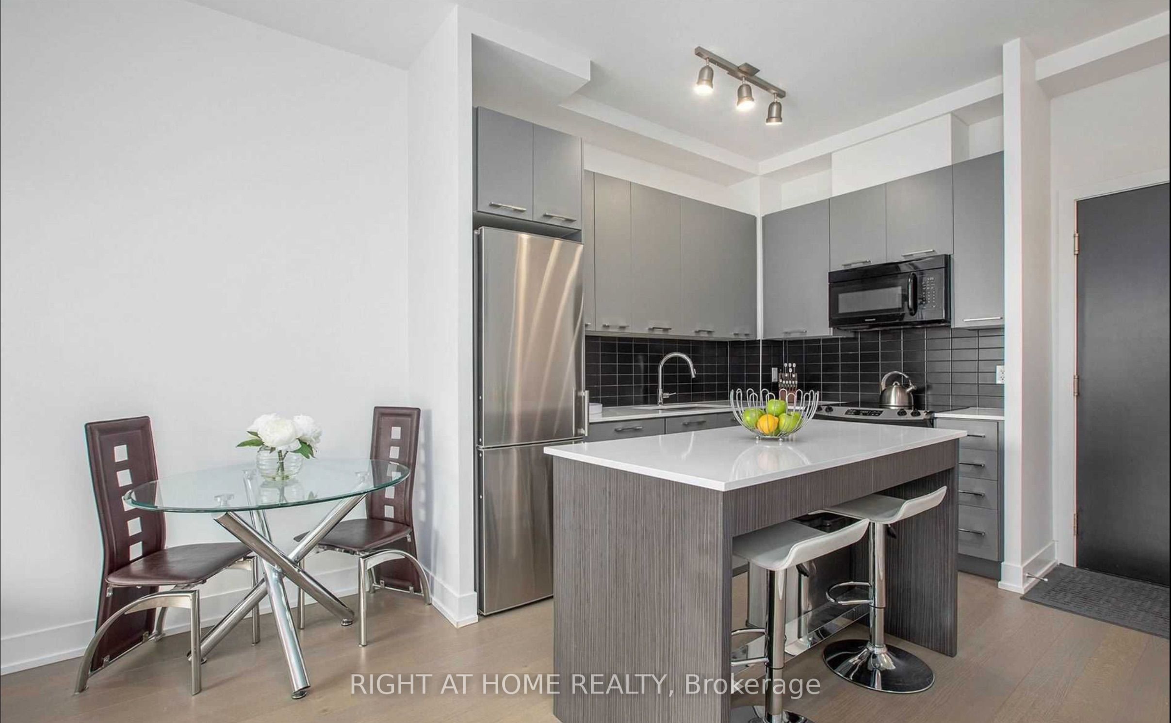9471 Yonge Street 316