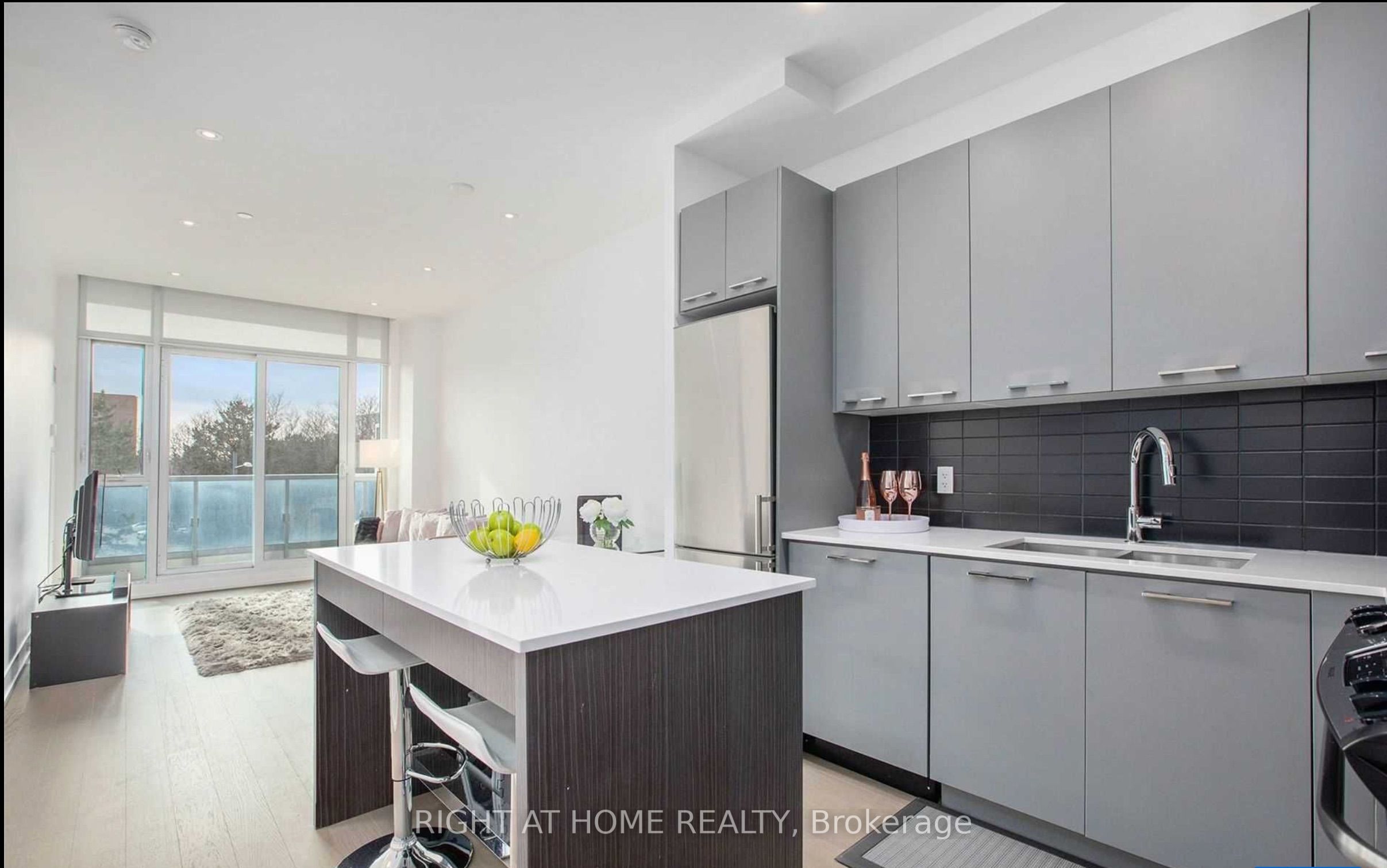 9471 Yonge Street 316