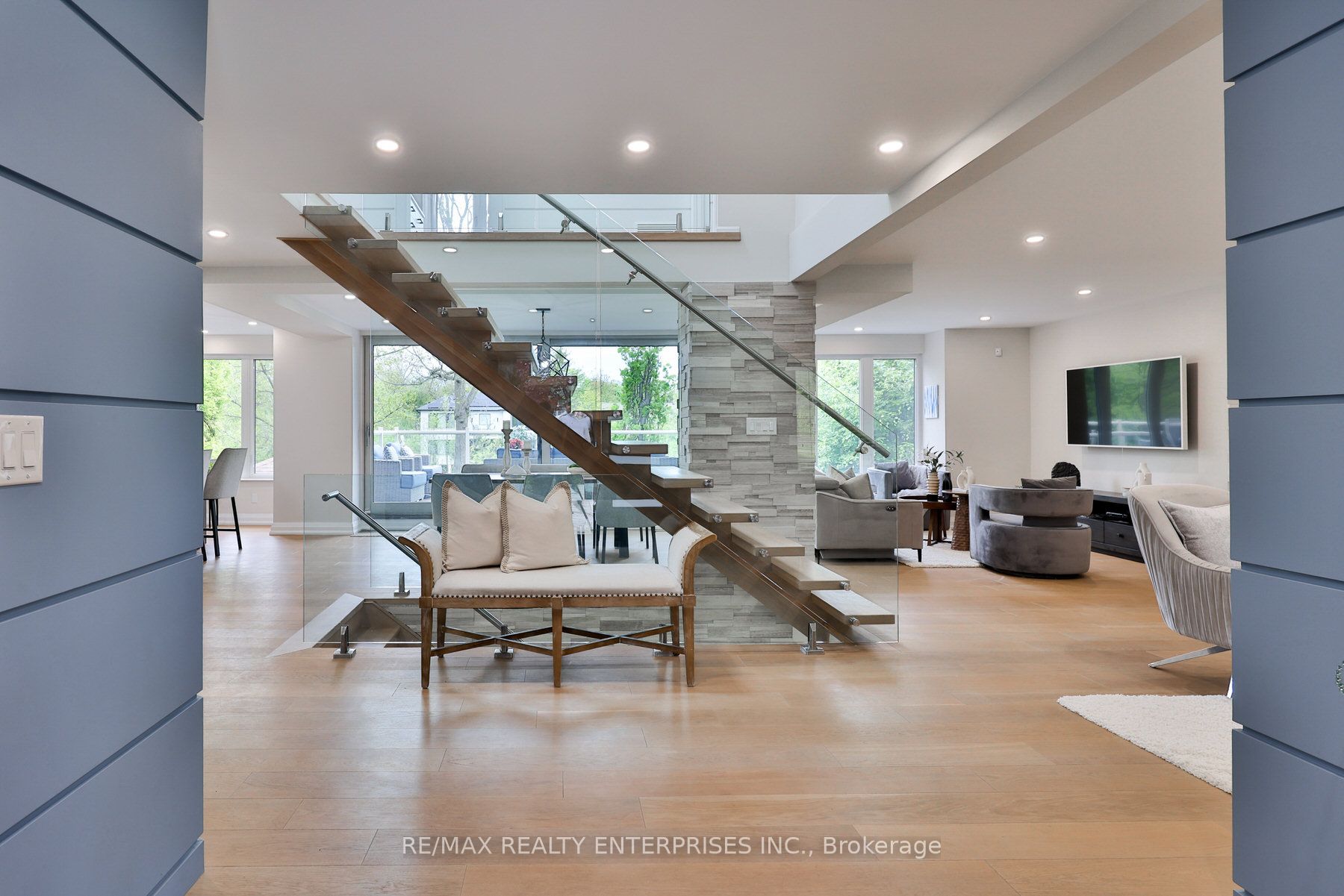 1215 Indian Road