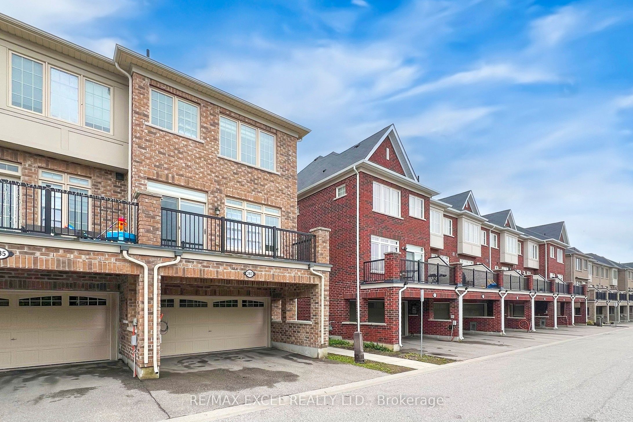 283 Dundas Way