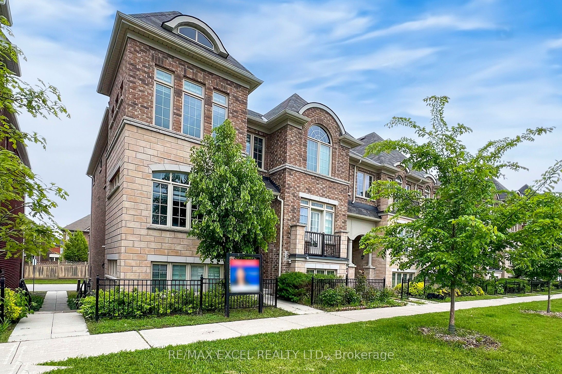 283 Dundas Way