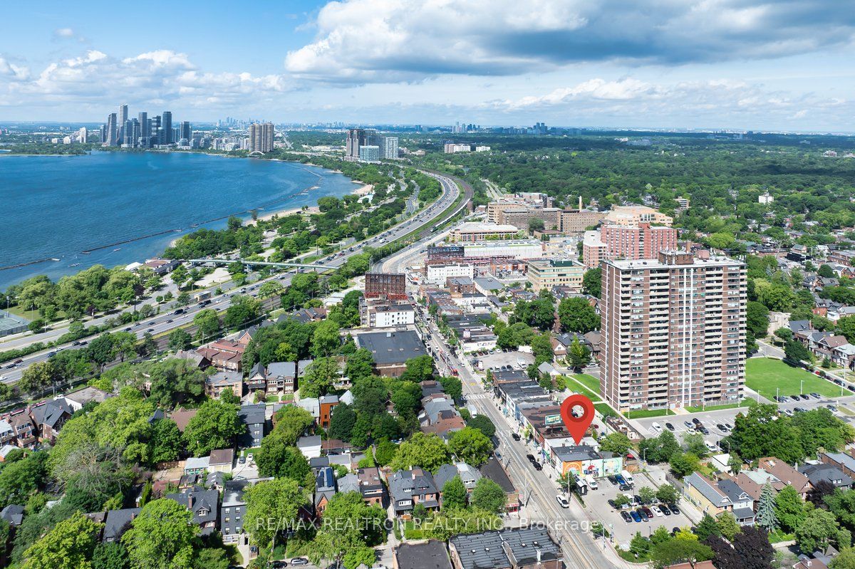 1640 Queen Street W