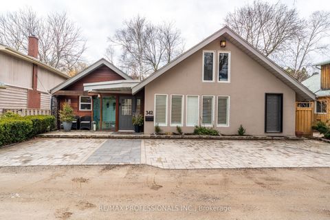 342 Meadow Wood Lane Mississauga ON L2J 2S9