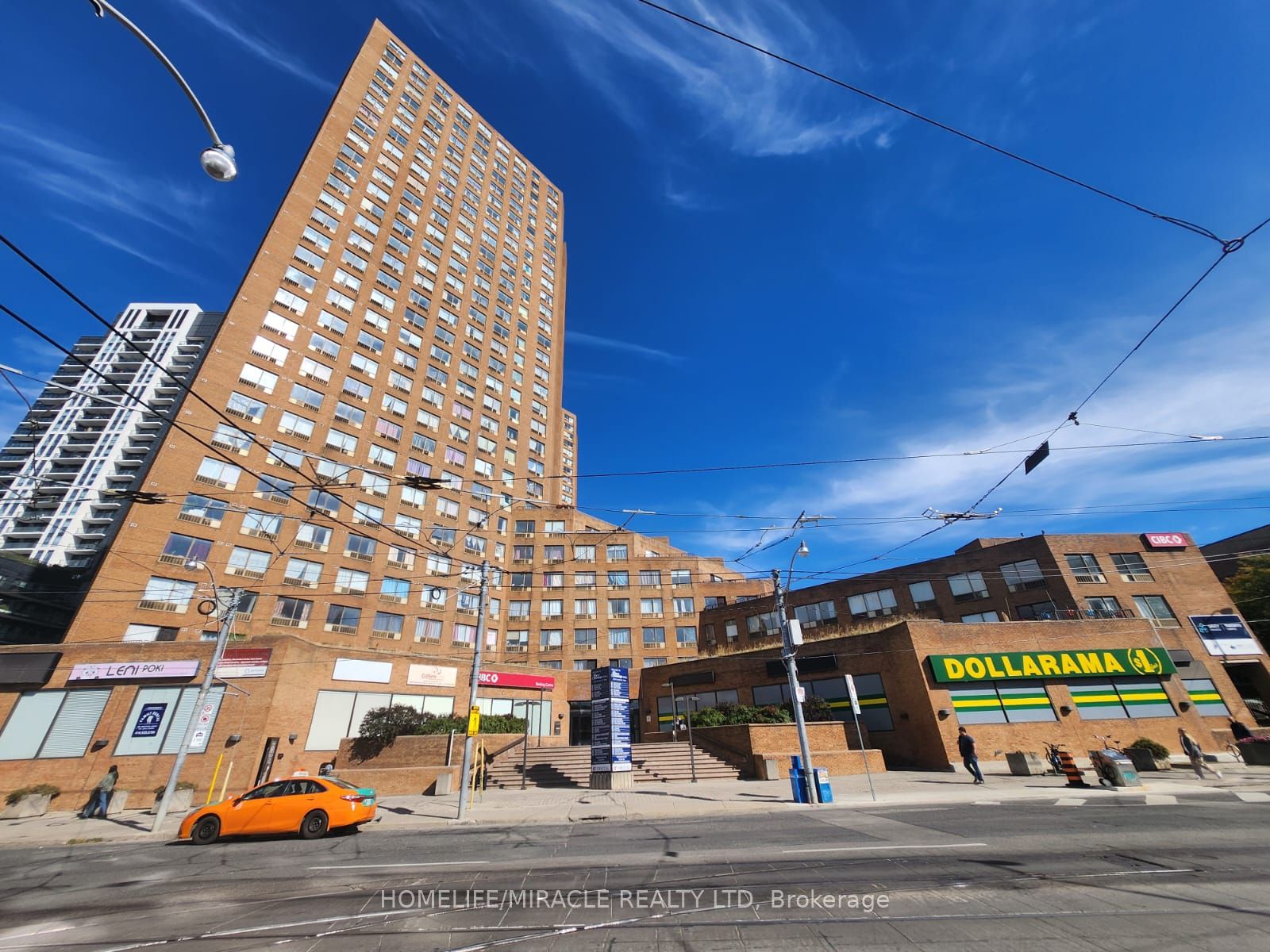 2340 Dundas Street W G11