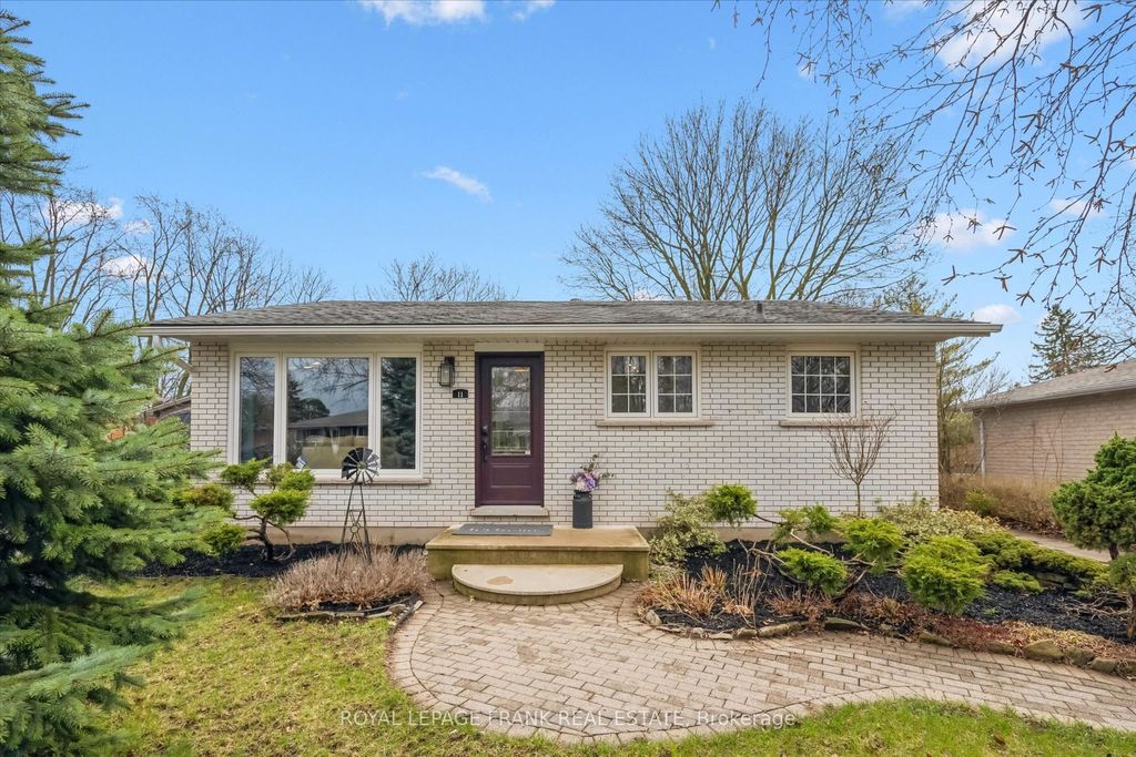 Photo of 11 Argyle Drive, Guelph, ON N1G 2P1 (MLS # X13008180)